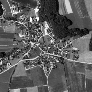 Überblick 1:5.000 mit GPS-Daten - Eisenreichdornach, 1=Waldstück, in das sich die Häftlinge beim Bombenangriff am 20.3.1945 flüchteten