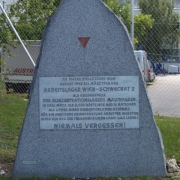 Gedenkstein am Flughafen Areal