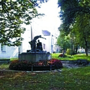 CC MKÖ Denkmal im Pollheimerpark