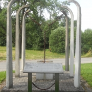 Denkmal bei Schleppbahnbrücke