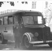 Hartheim Castle: Bus with driver, possibly 1940 - Photo: Niedernhart Process