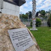 Gedenkstein und Stele