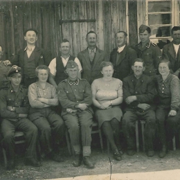 SS und Zivilisten in Bachmanning, 1940er Jahre